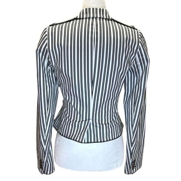 Club Monaco - Cropped Striped Blazer w/ Silver Buttons - Size 2, Black, White - Picture 4 of 17